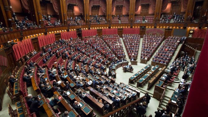 Parlamento salonu ve siyaset gündemi